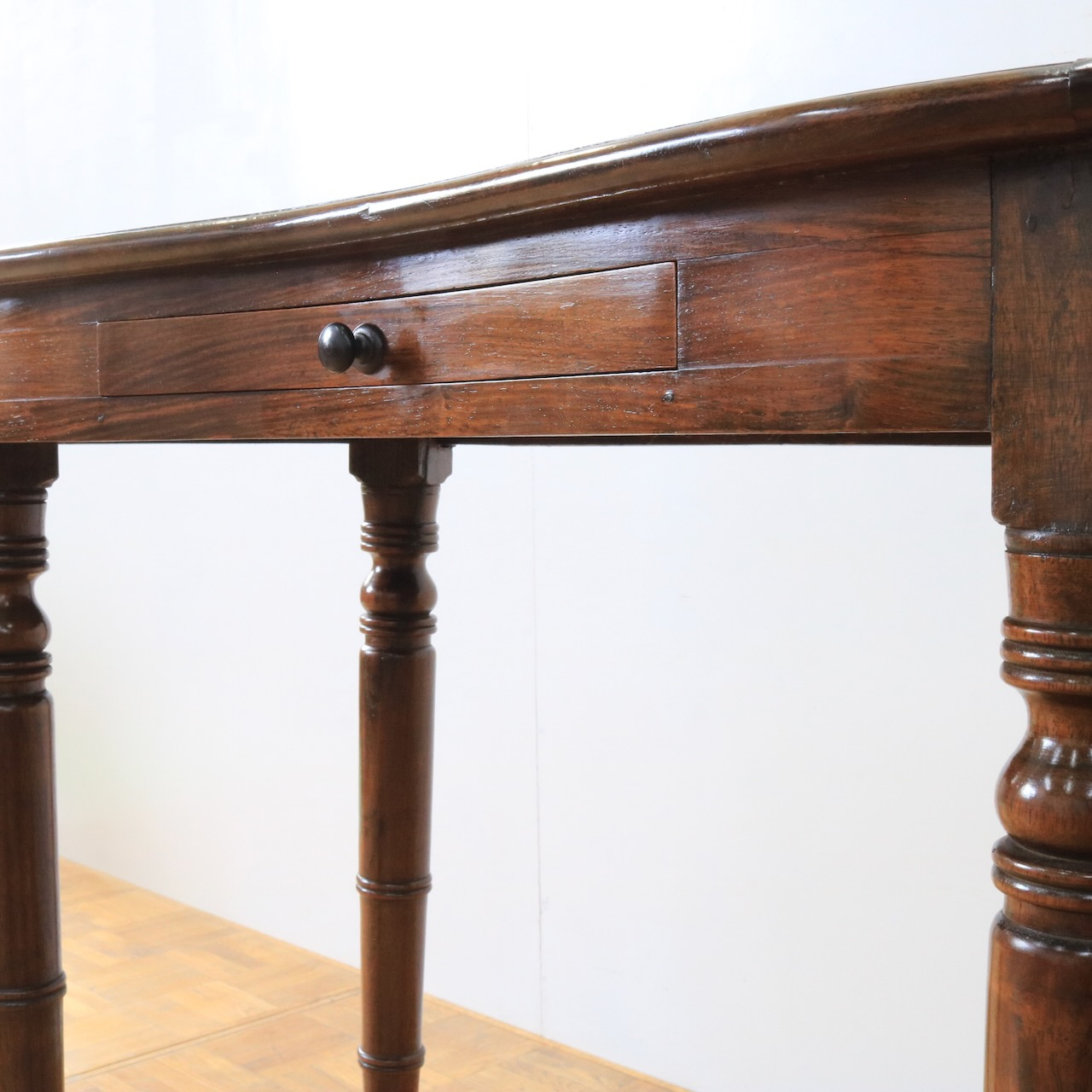 ライティングテーブル