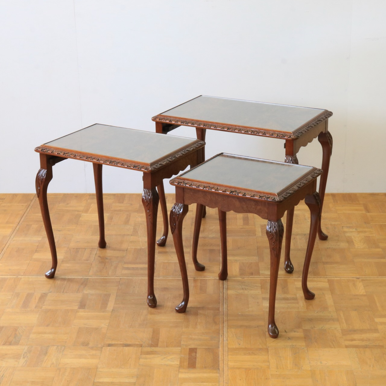 ネストテーブル