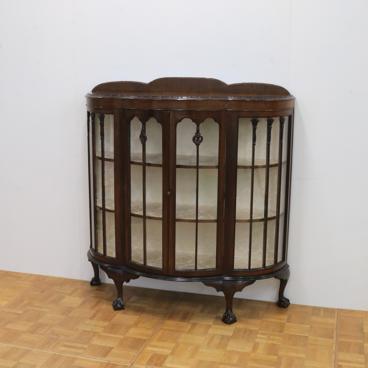 グラスキャビネット