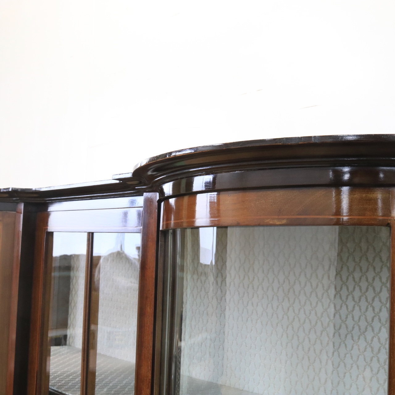 グラスキャビネット