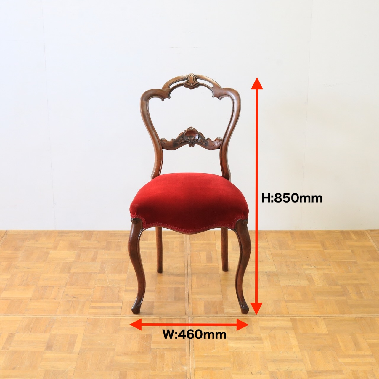 バルーンバックチェアー