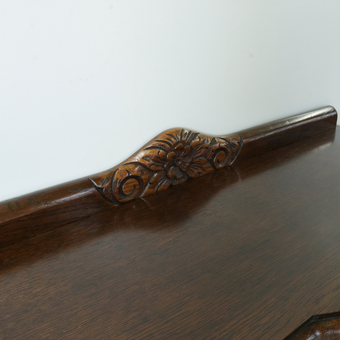 グラスキャビネット