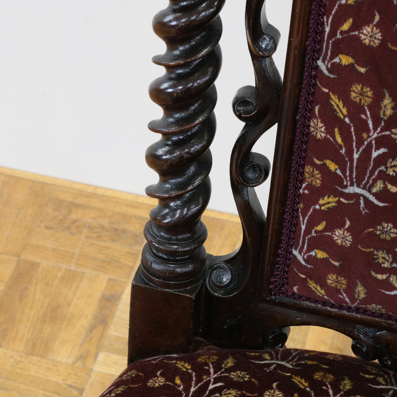 ナーシングチェアー