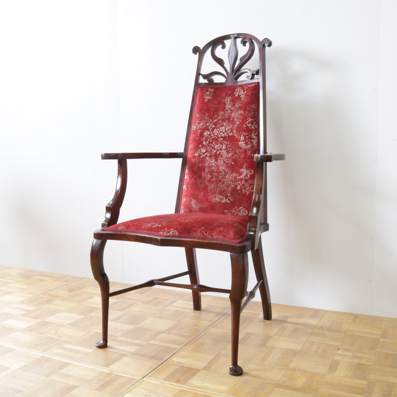 アームチェアー