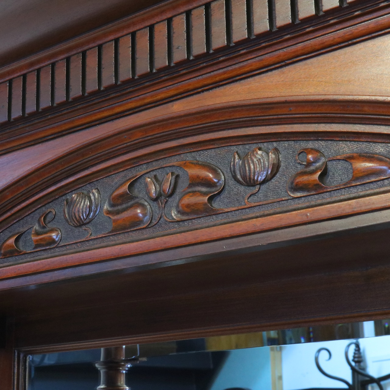 ミラーバックサイドボード