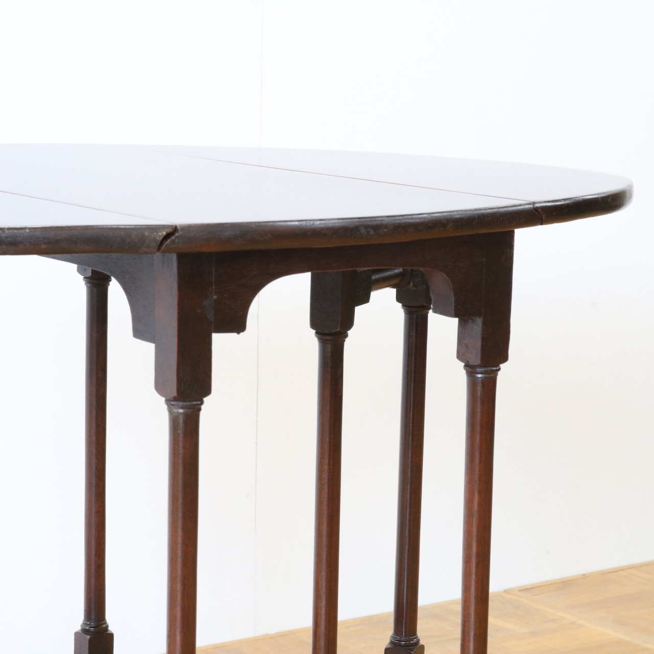 ゲートレッグテーブル