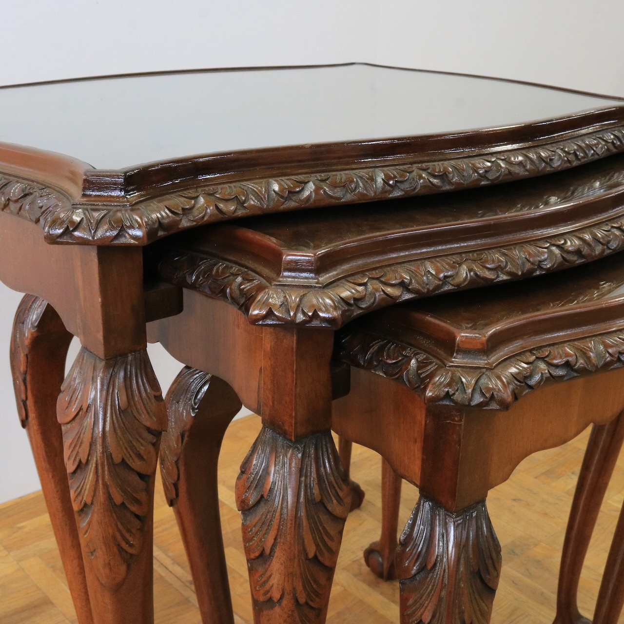 ネストテーブル