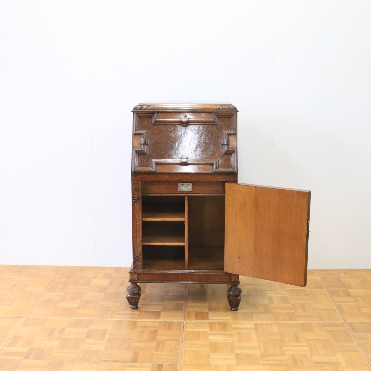 カクテルキャビネット