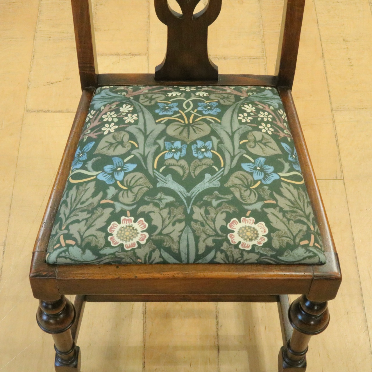 ダイニングチェアー