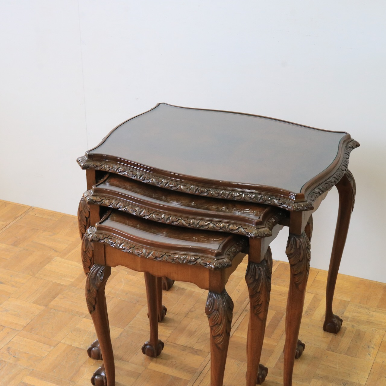 ネストテーブル