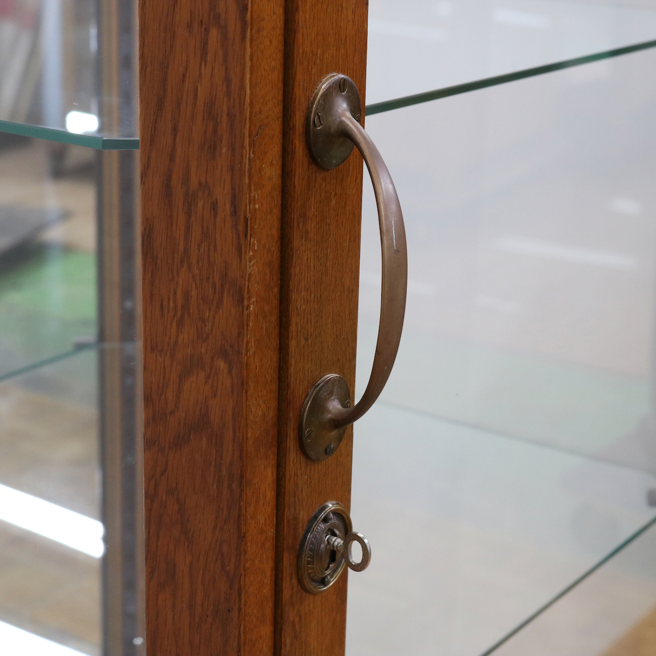 ショップキャビネット