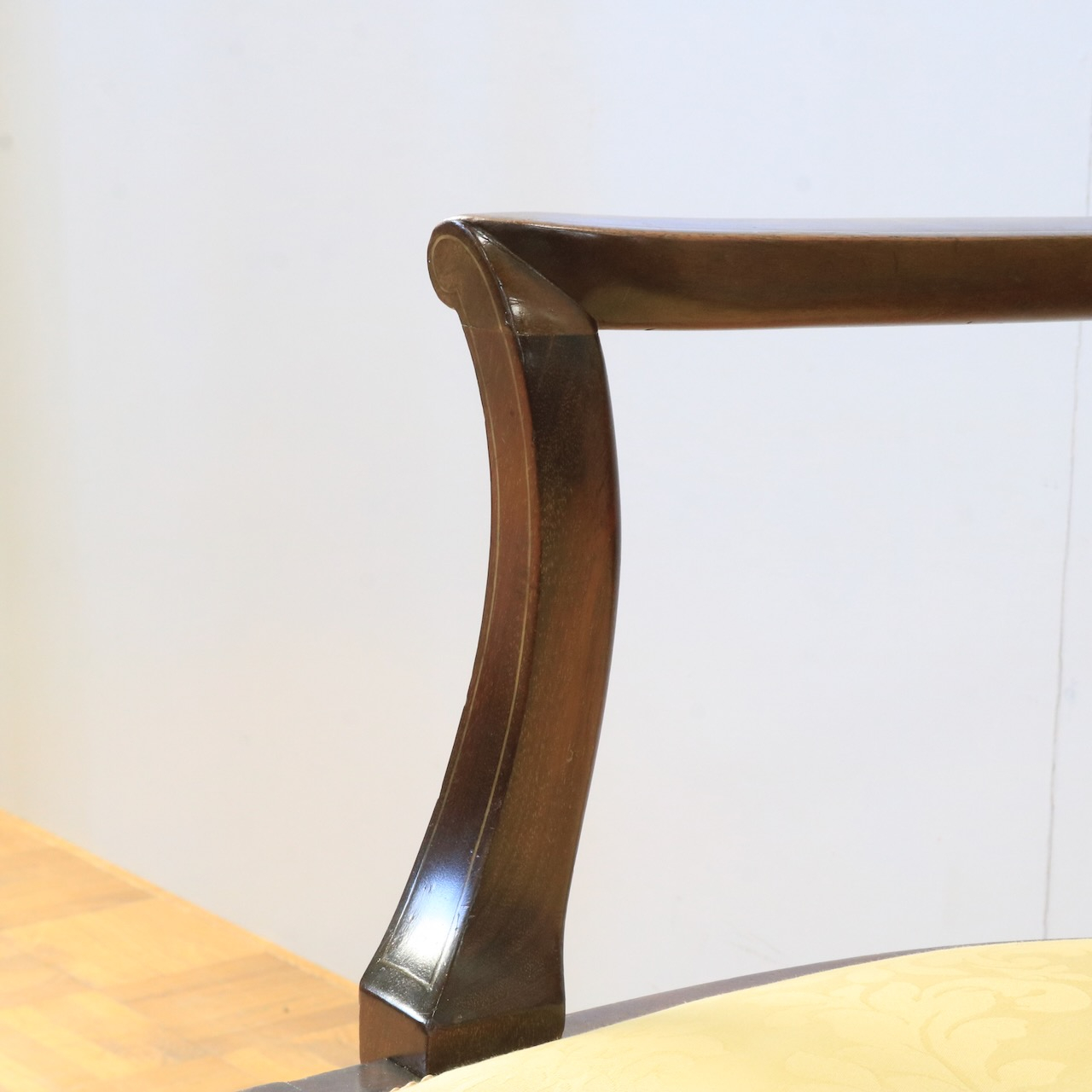 アームチェアー