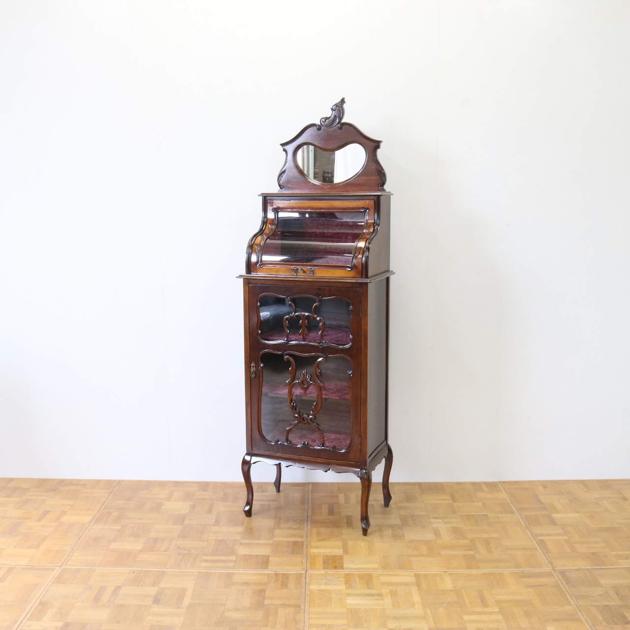 グラスキャビネット