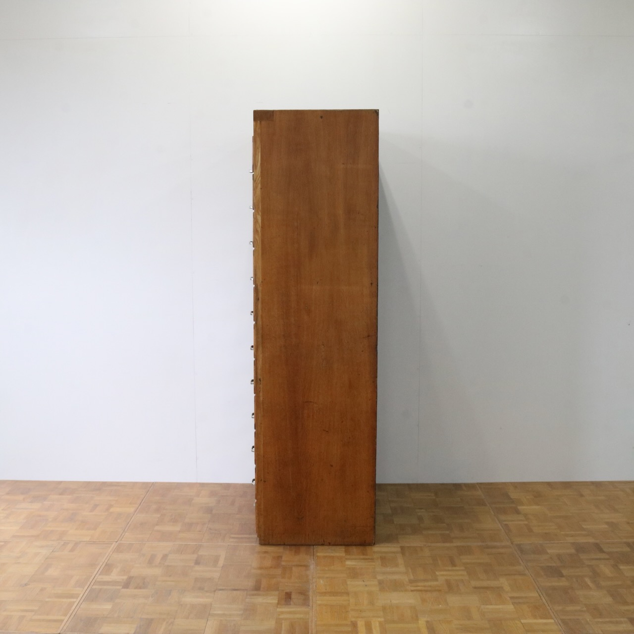 シャツキャビネット