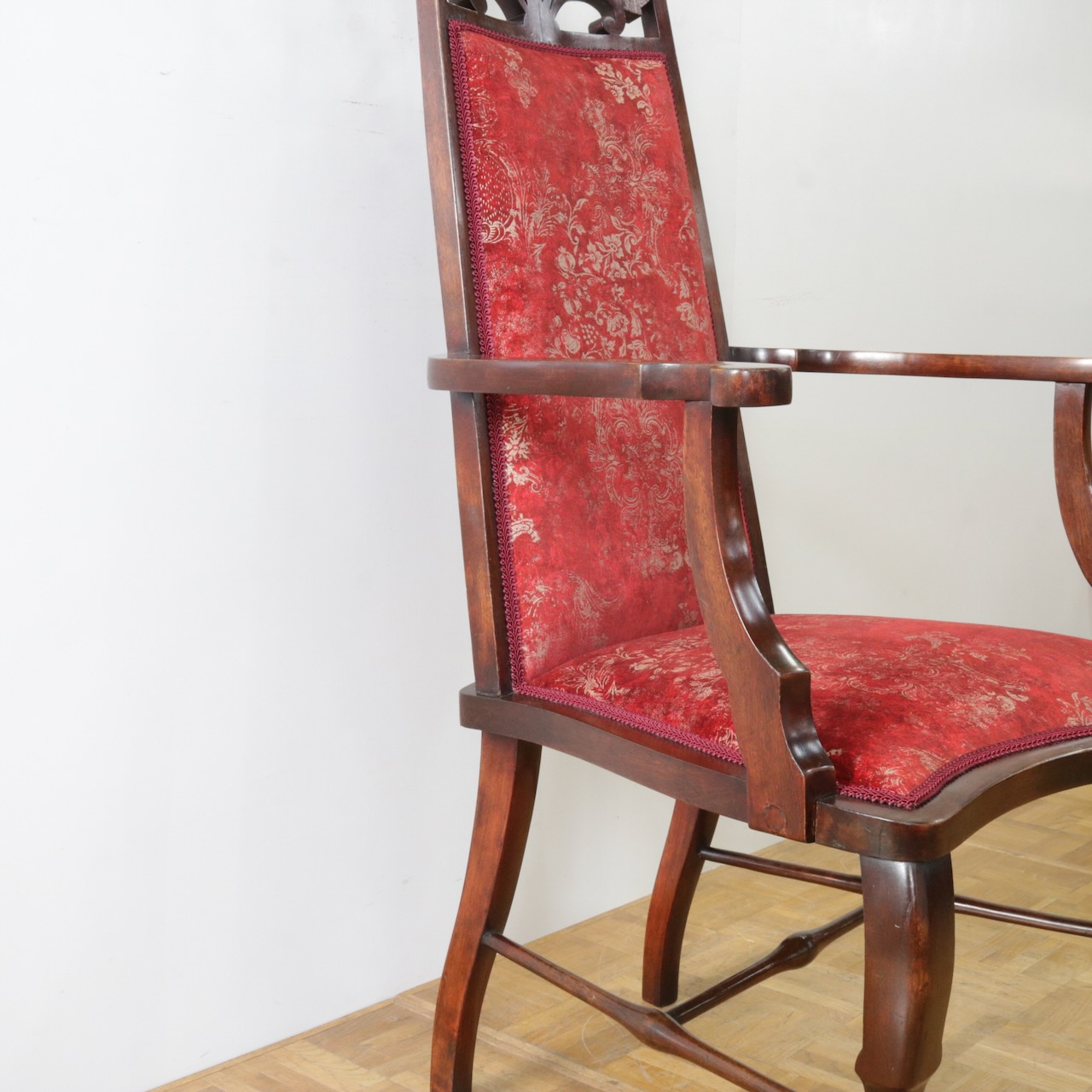 アームチェアー