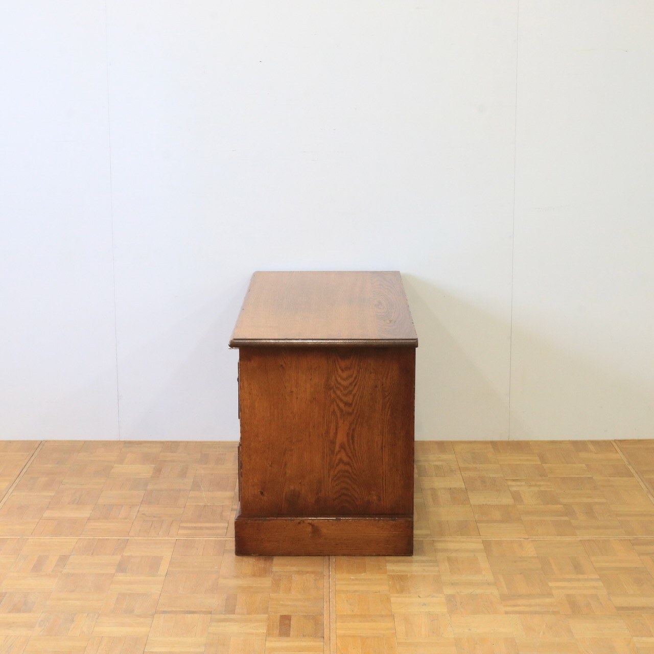 チェストオブドロワーズ