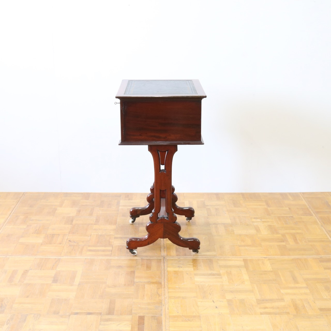 ライティングデスク