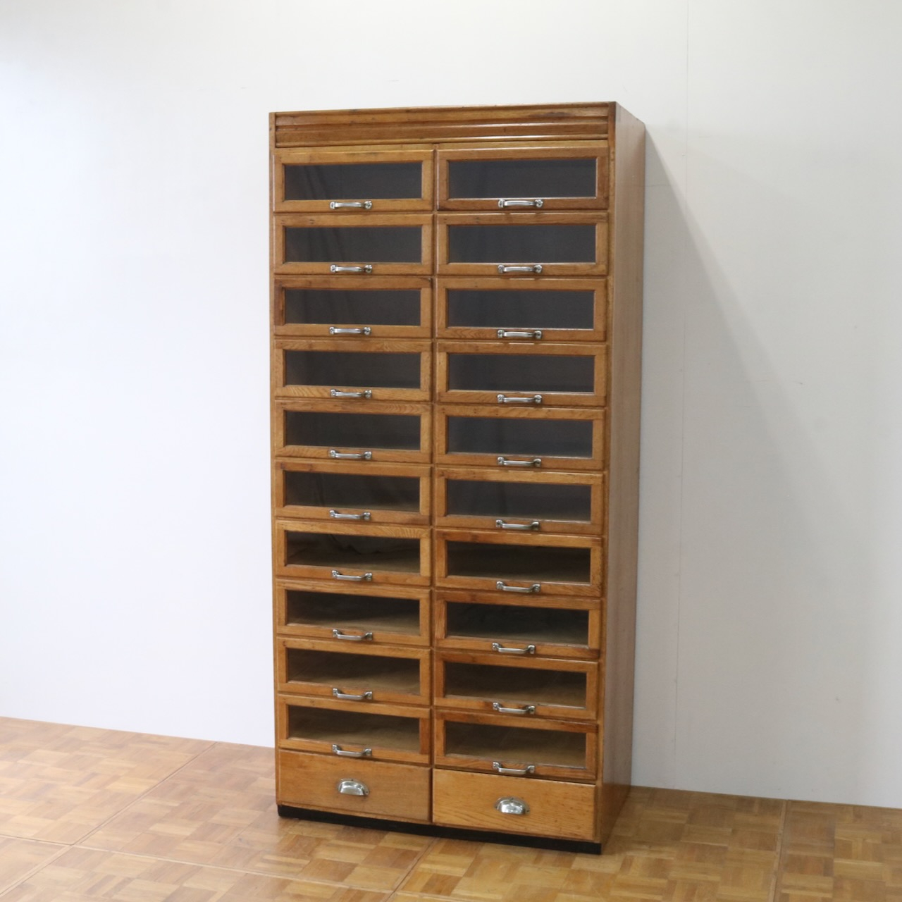 シャツキャビネット