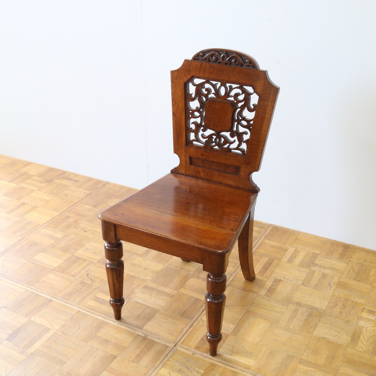 ホールチェアー