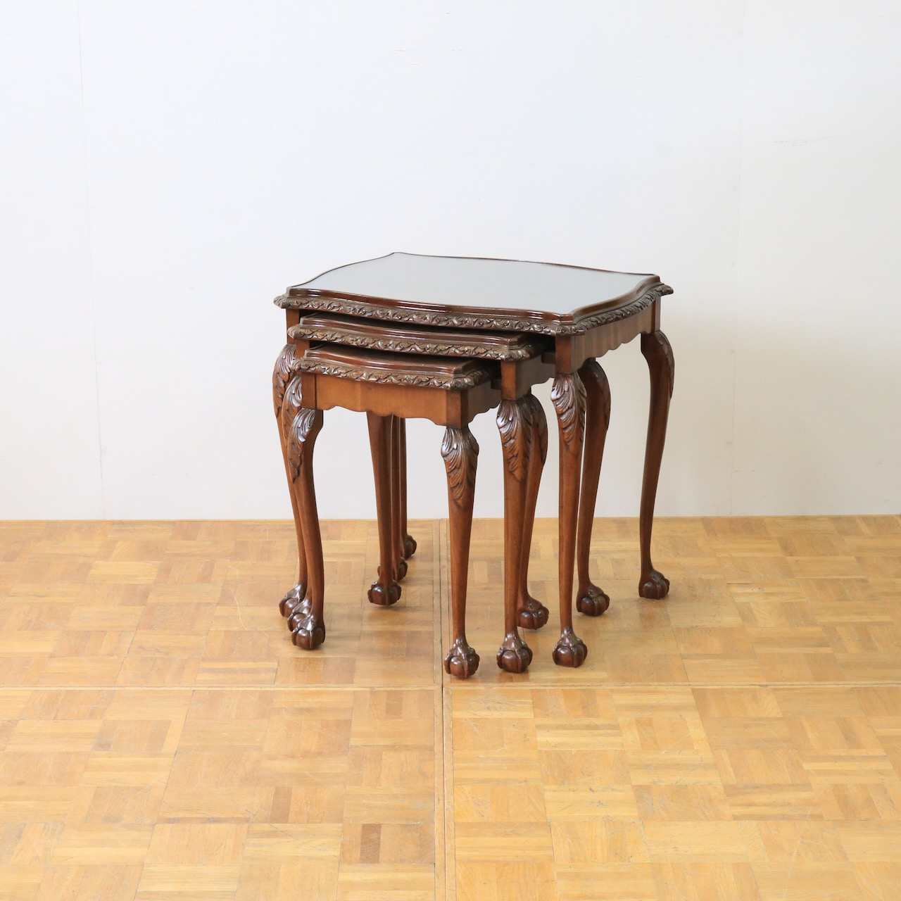 ネストテーブル