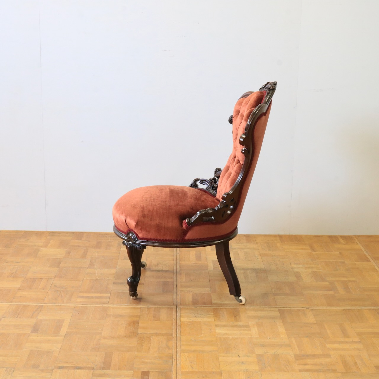 ナーシングチェアー