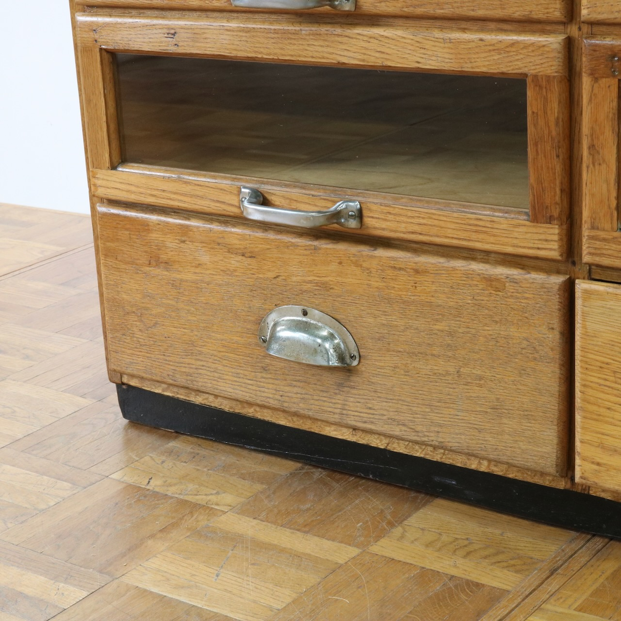 シャツキャビネット