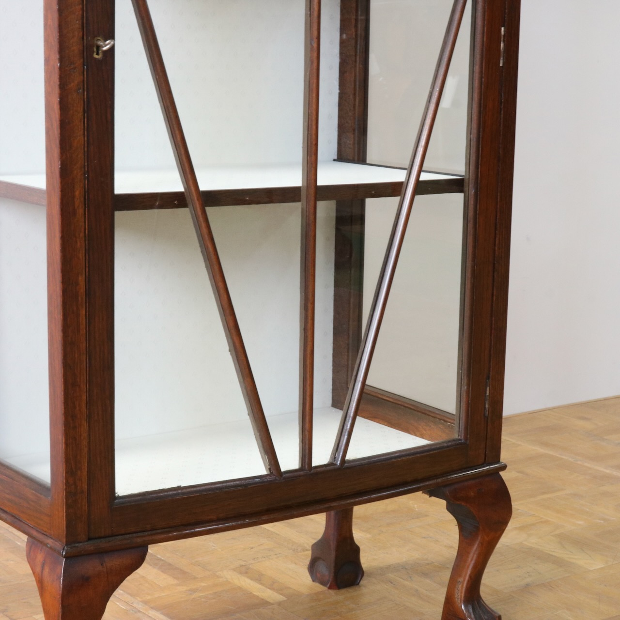 グラスキャビネット