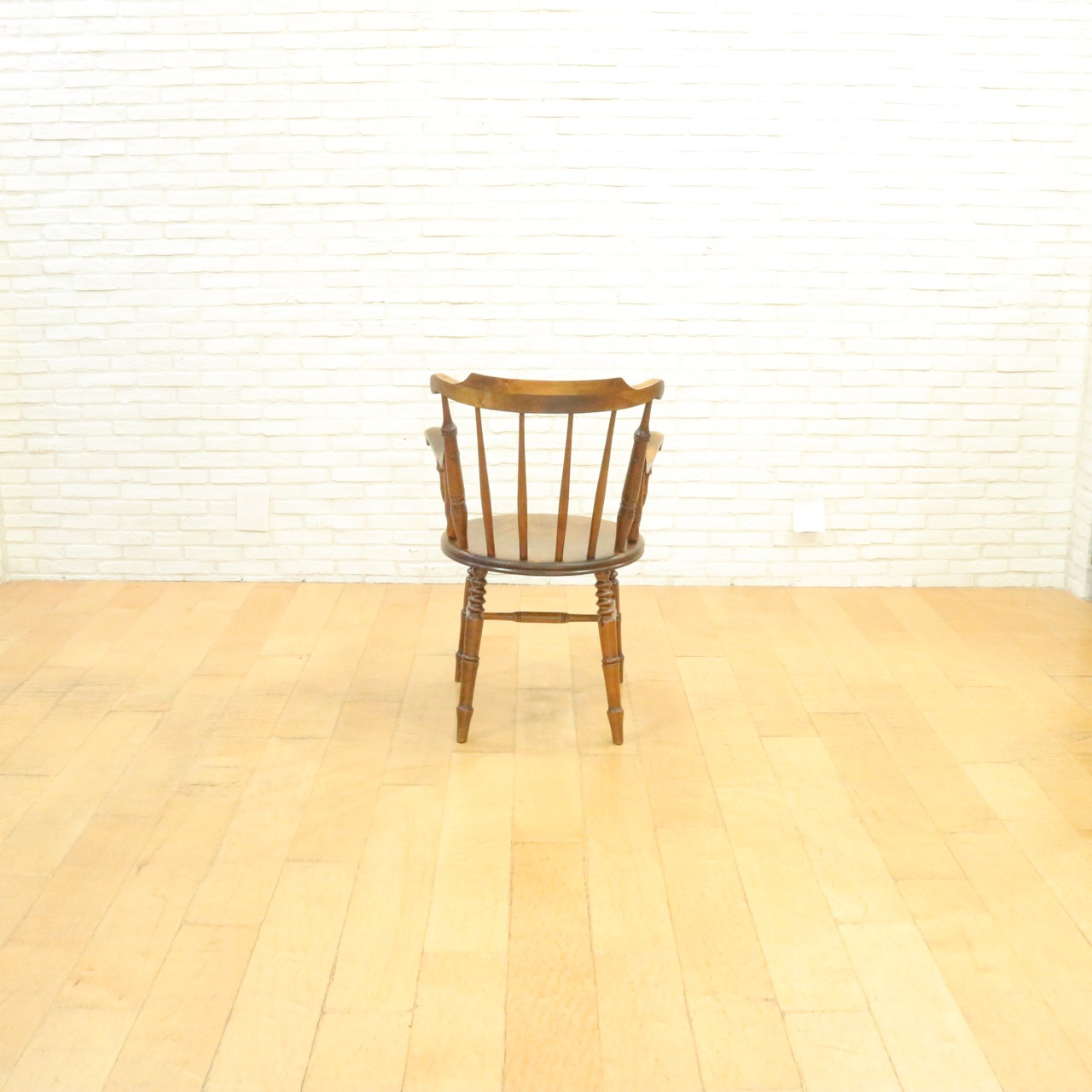 アームチェアー