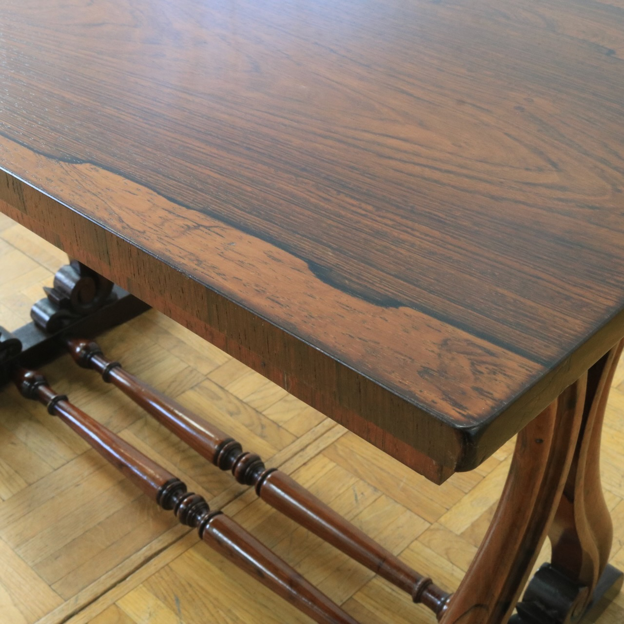 コーヒーテーブル