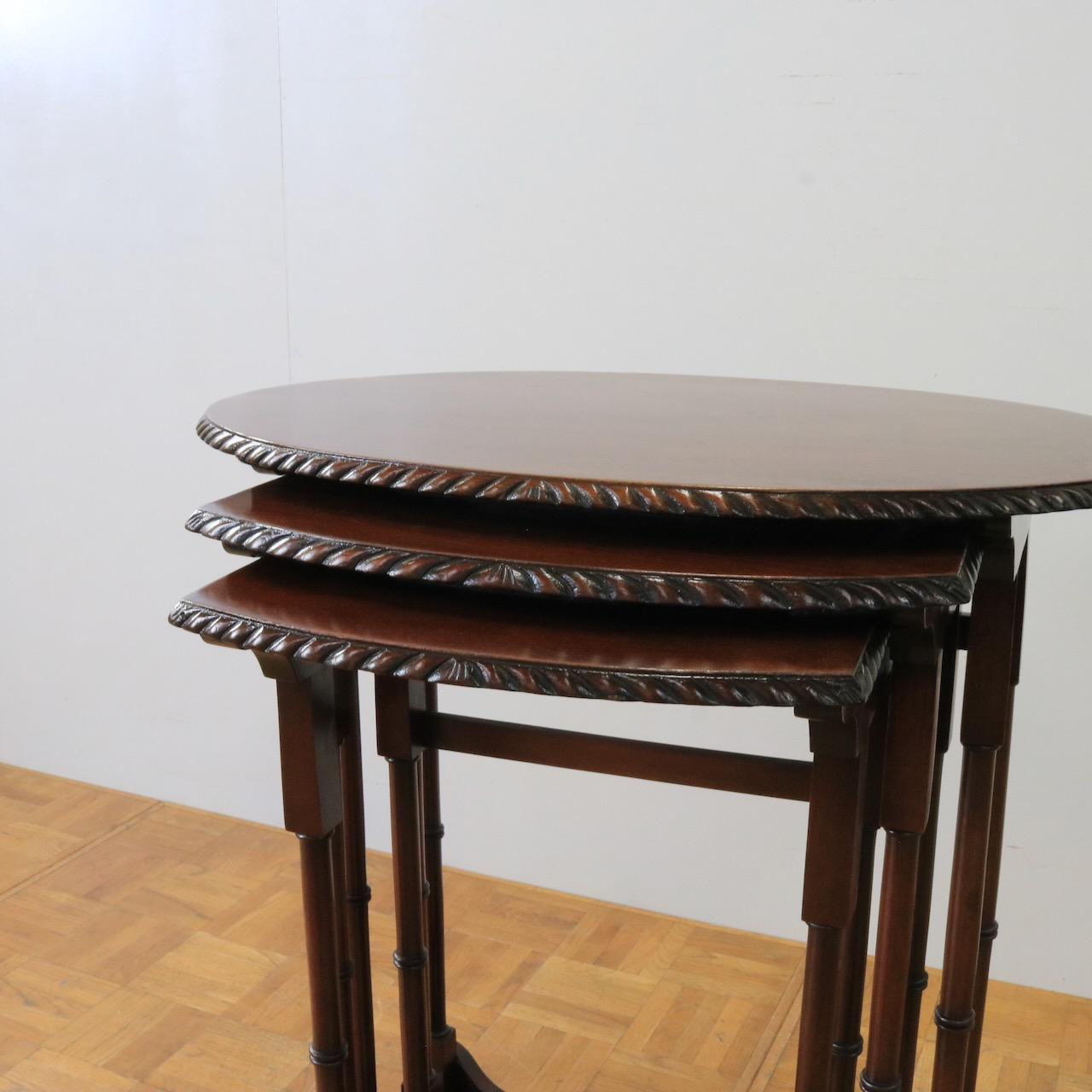 ネストテーブル