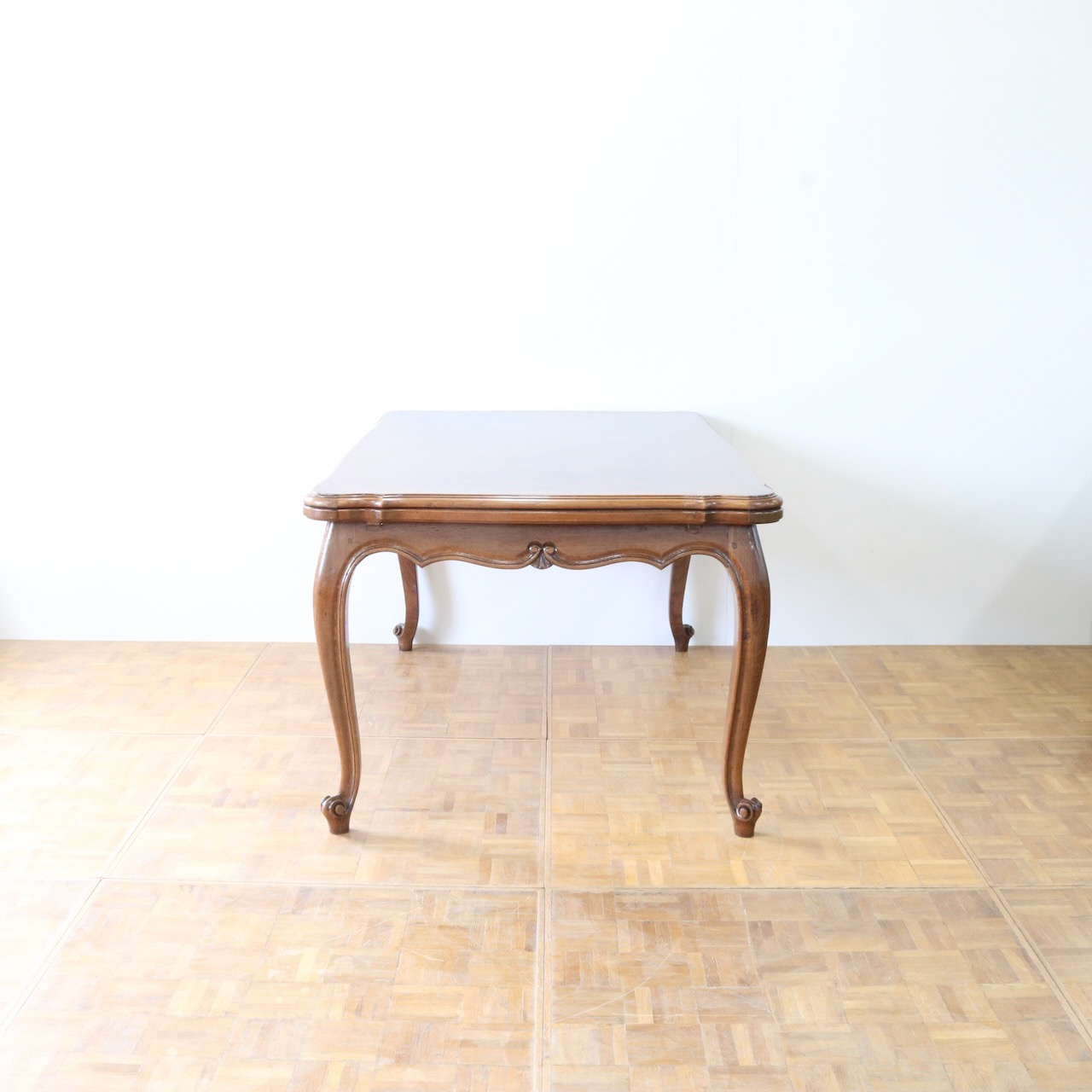 ドローリーフテーブル