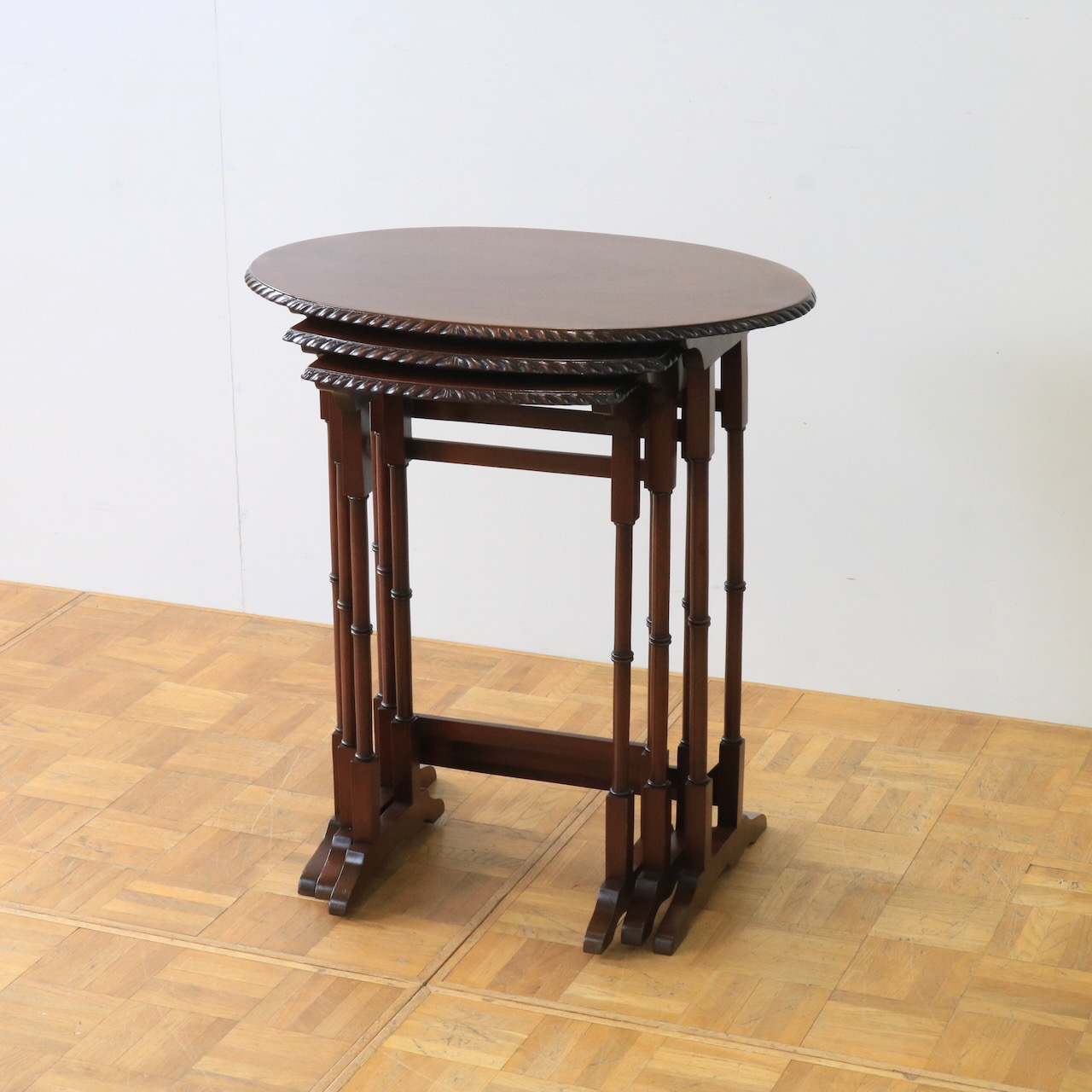 ネストテーブル