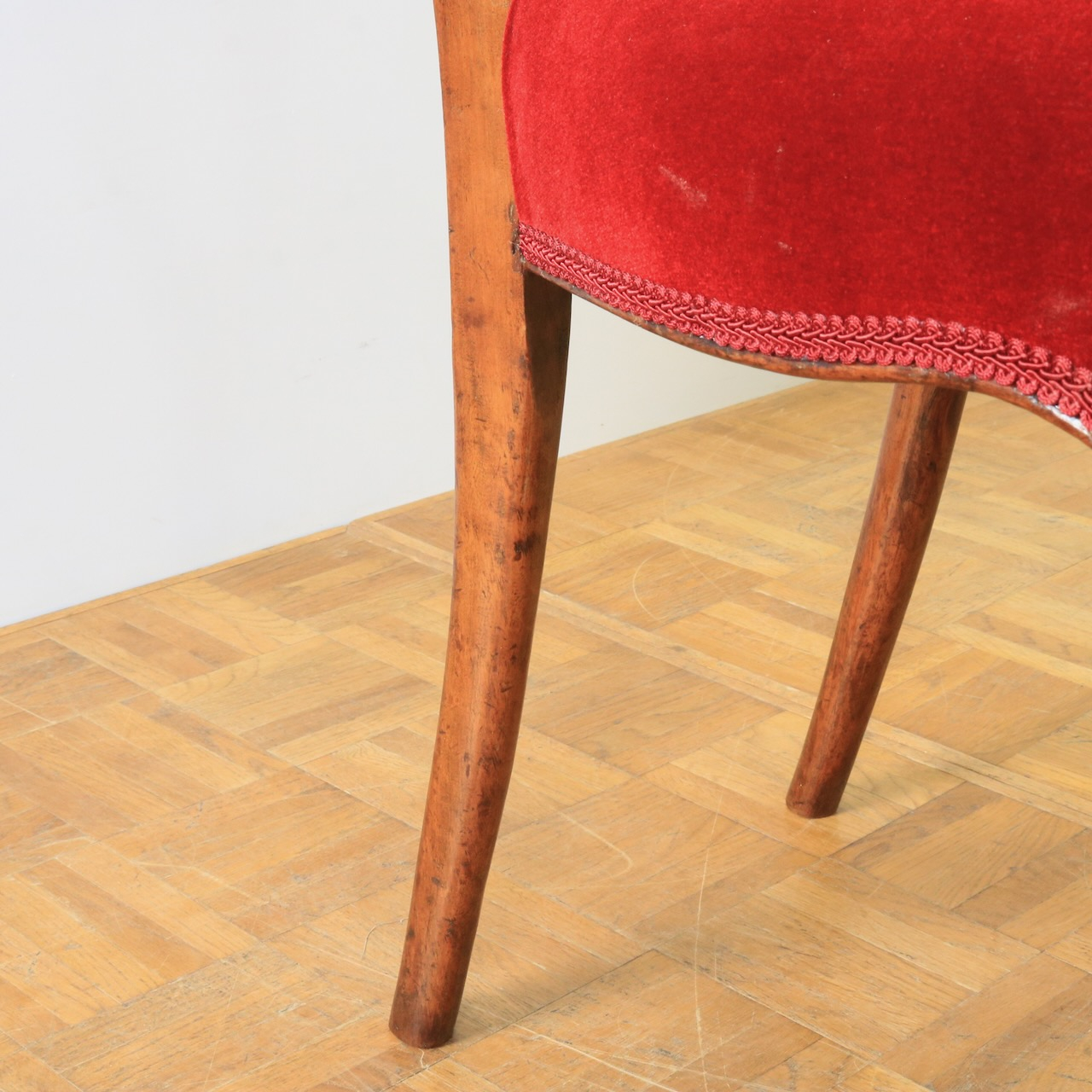 バルーンバックチェアー