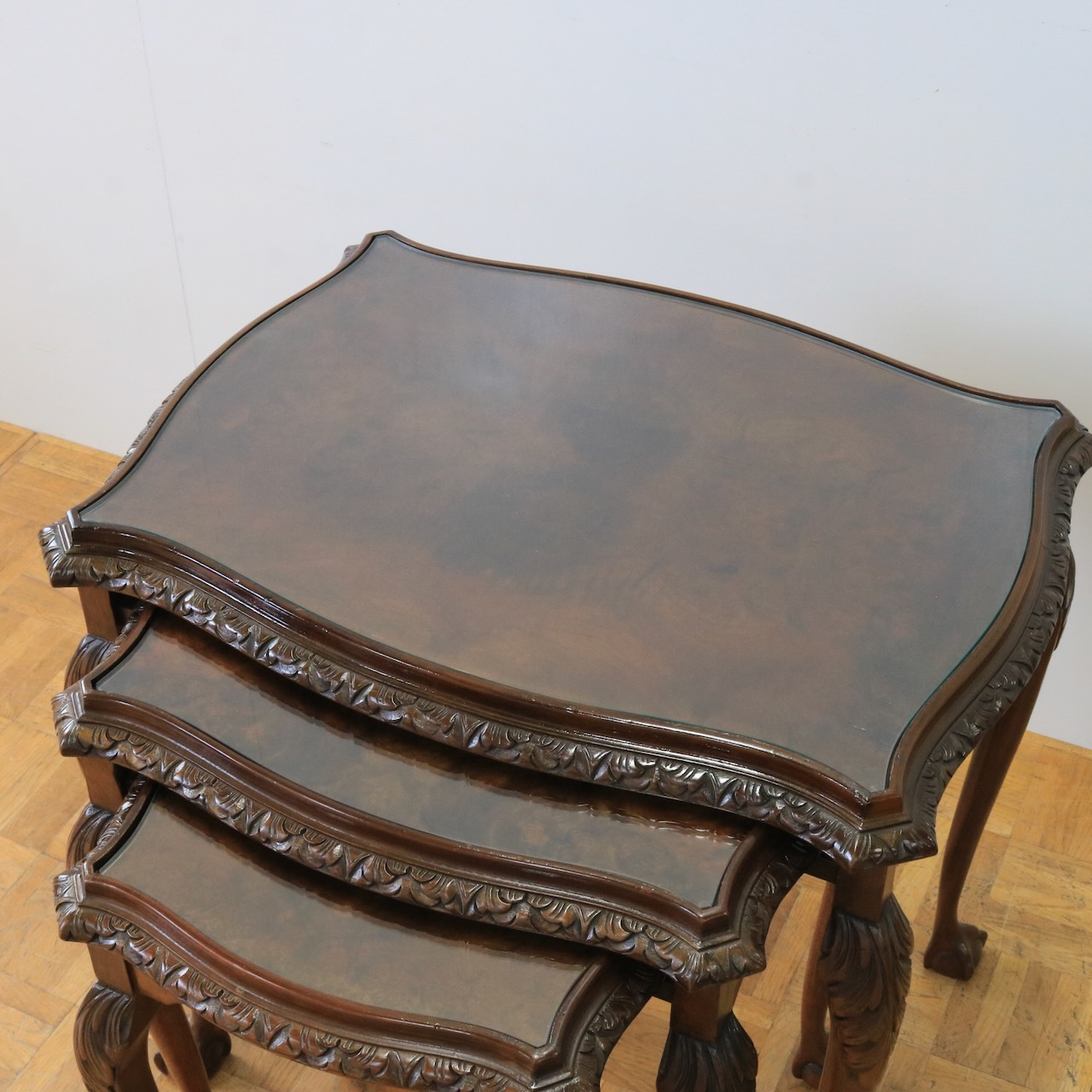 ネストテーブル