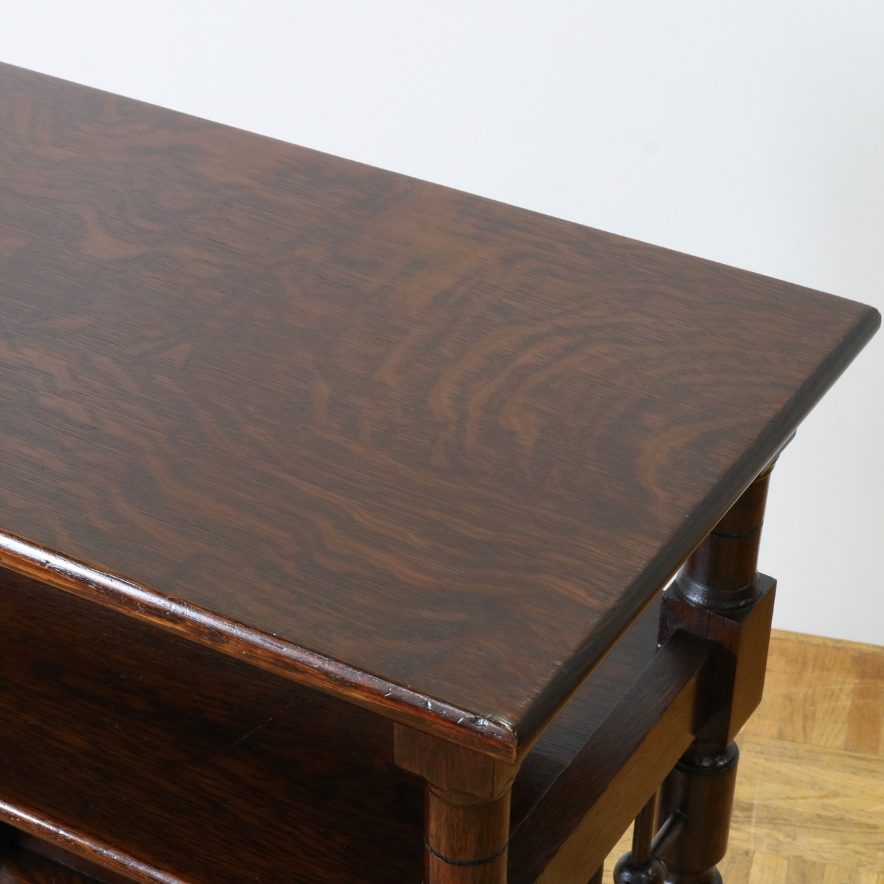 サイドテーブル