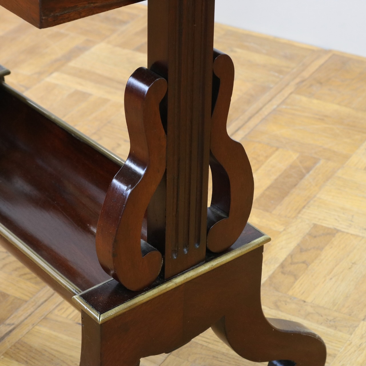 サイドテーブル