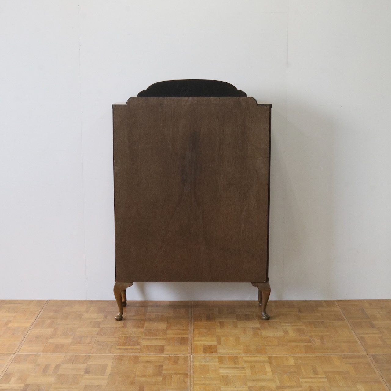 グラスキャビネット