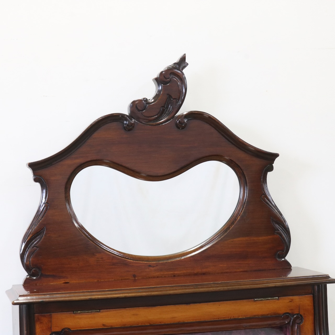 グラスキャビネット