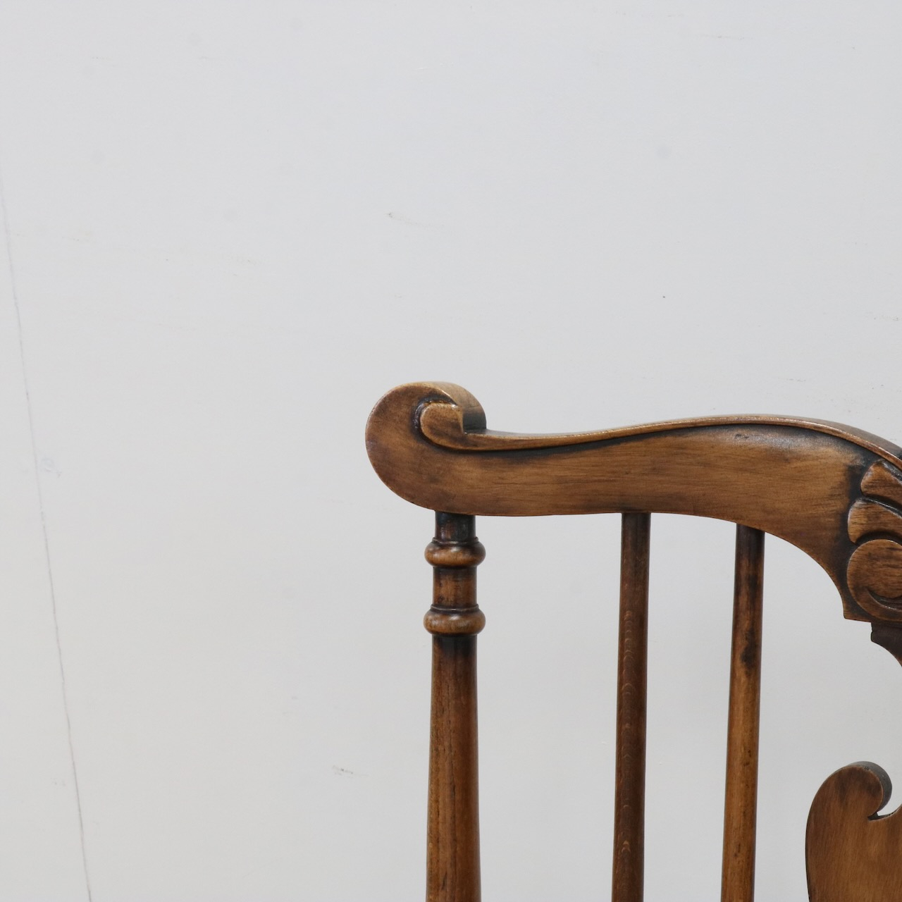 アームチェアー