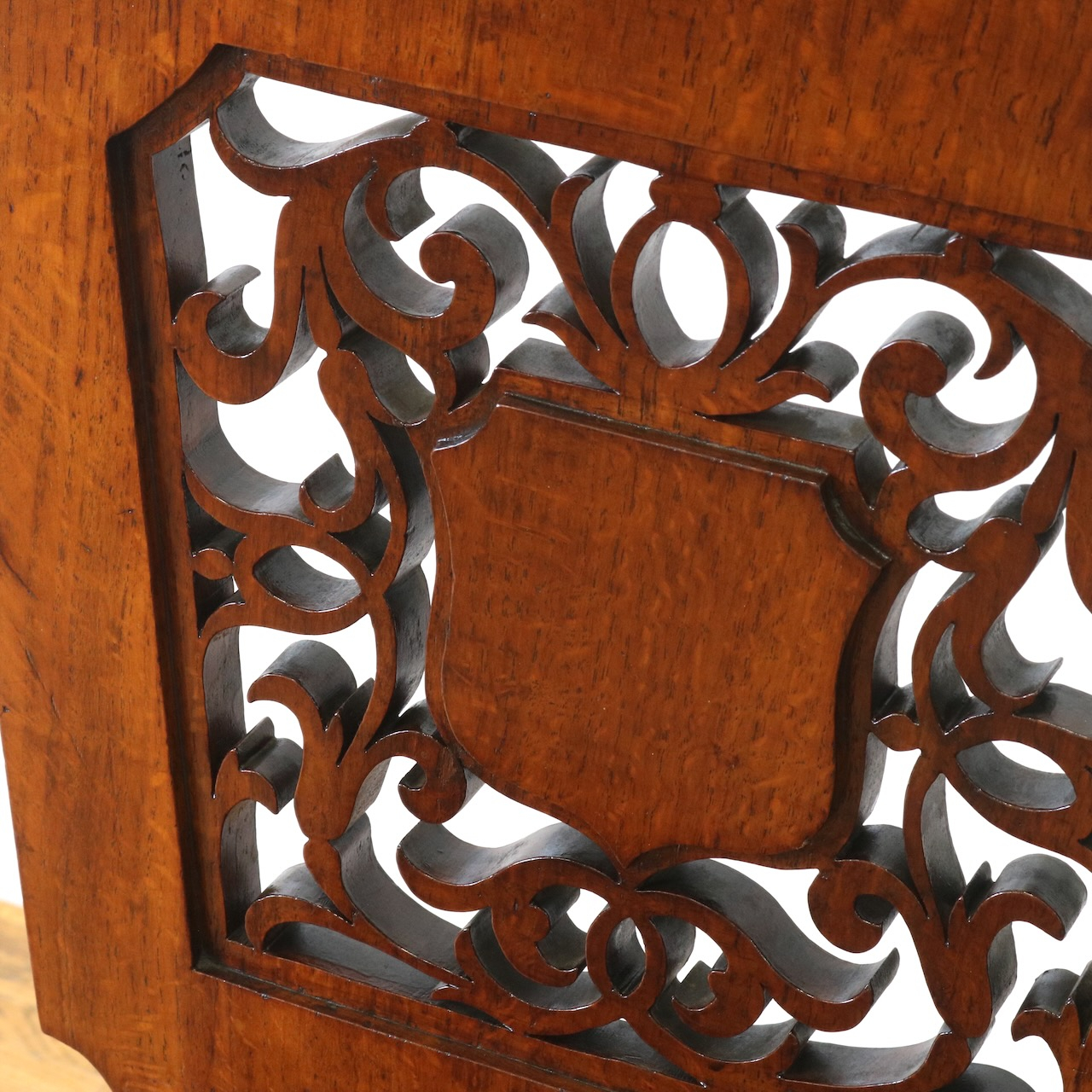 ホールチェアー