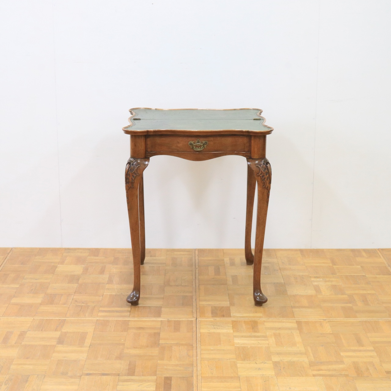 ドレッシングテーブル