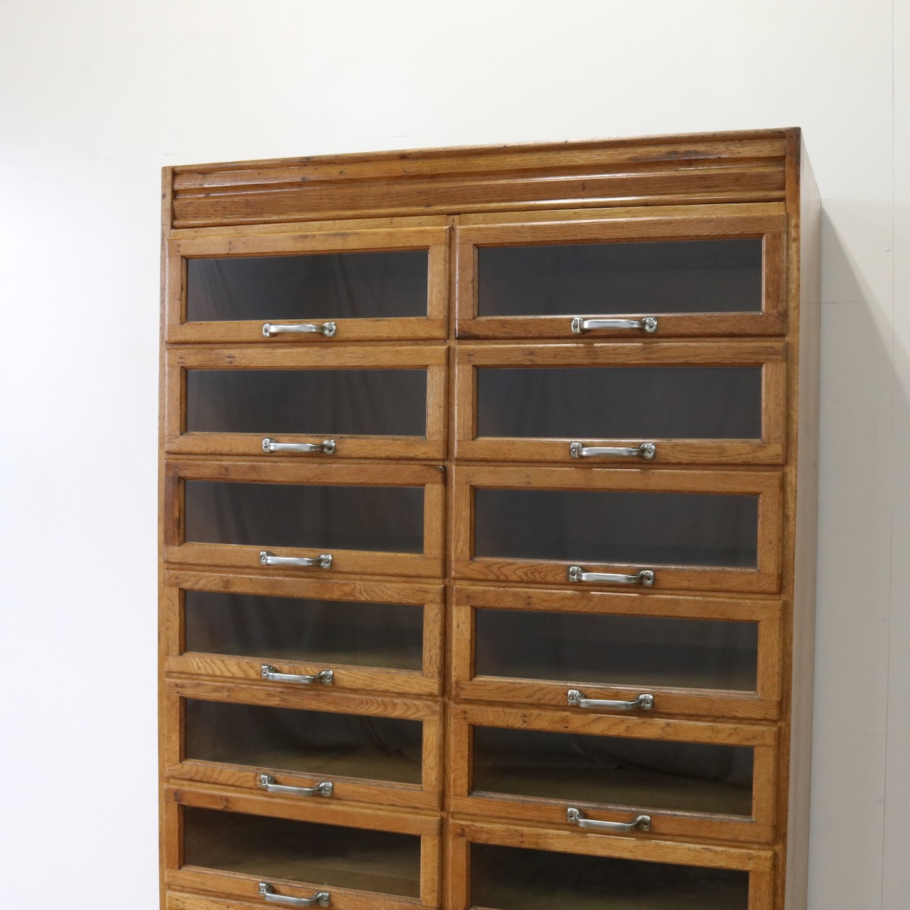 シャツキャビネット