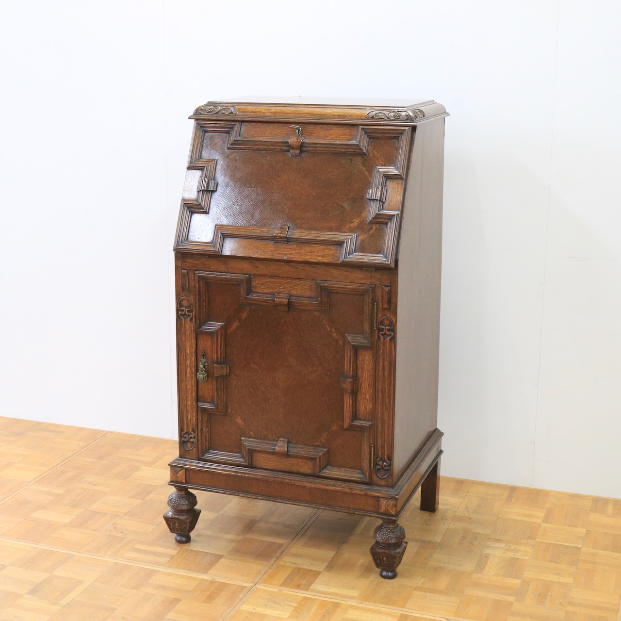 カクテルキャビネット