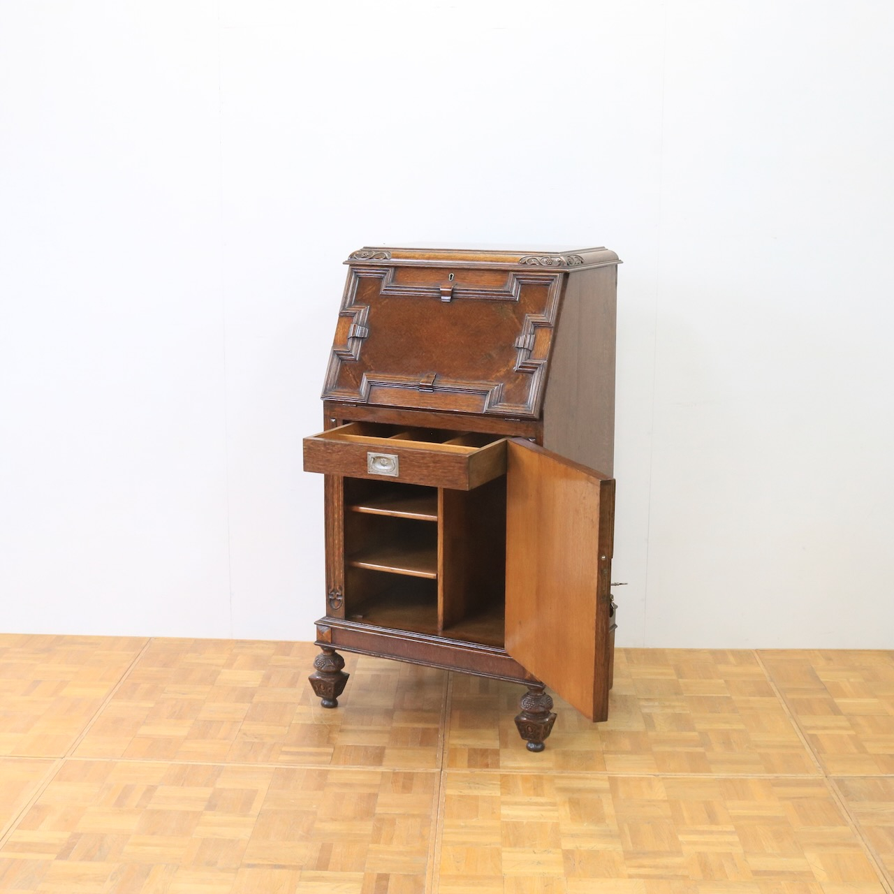 カクテルキャビネット