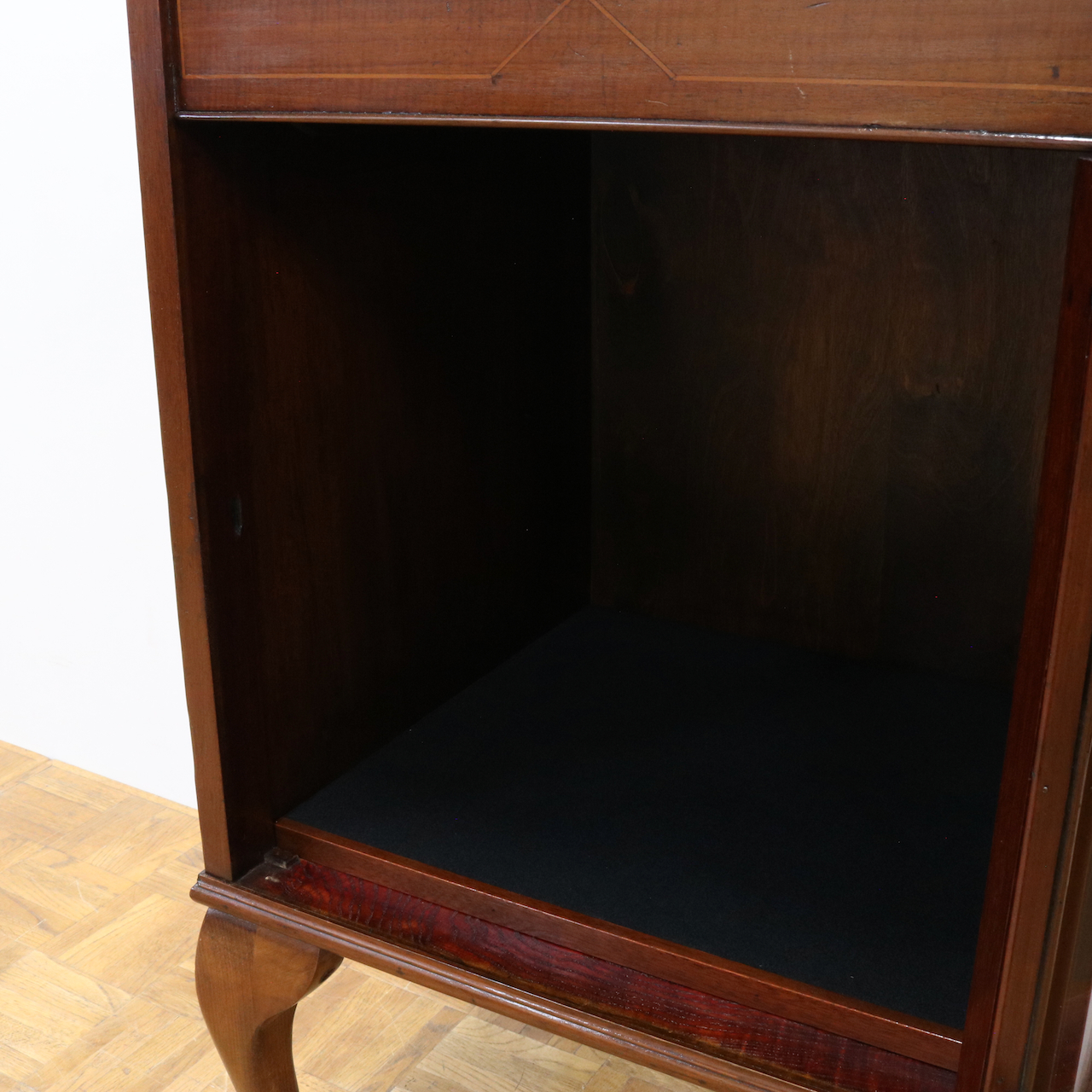 ジュエリーキャビネット