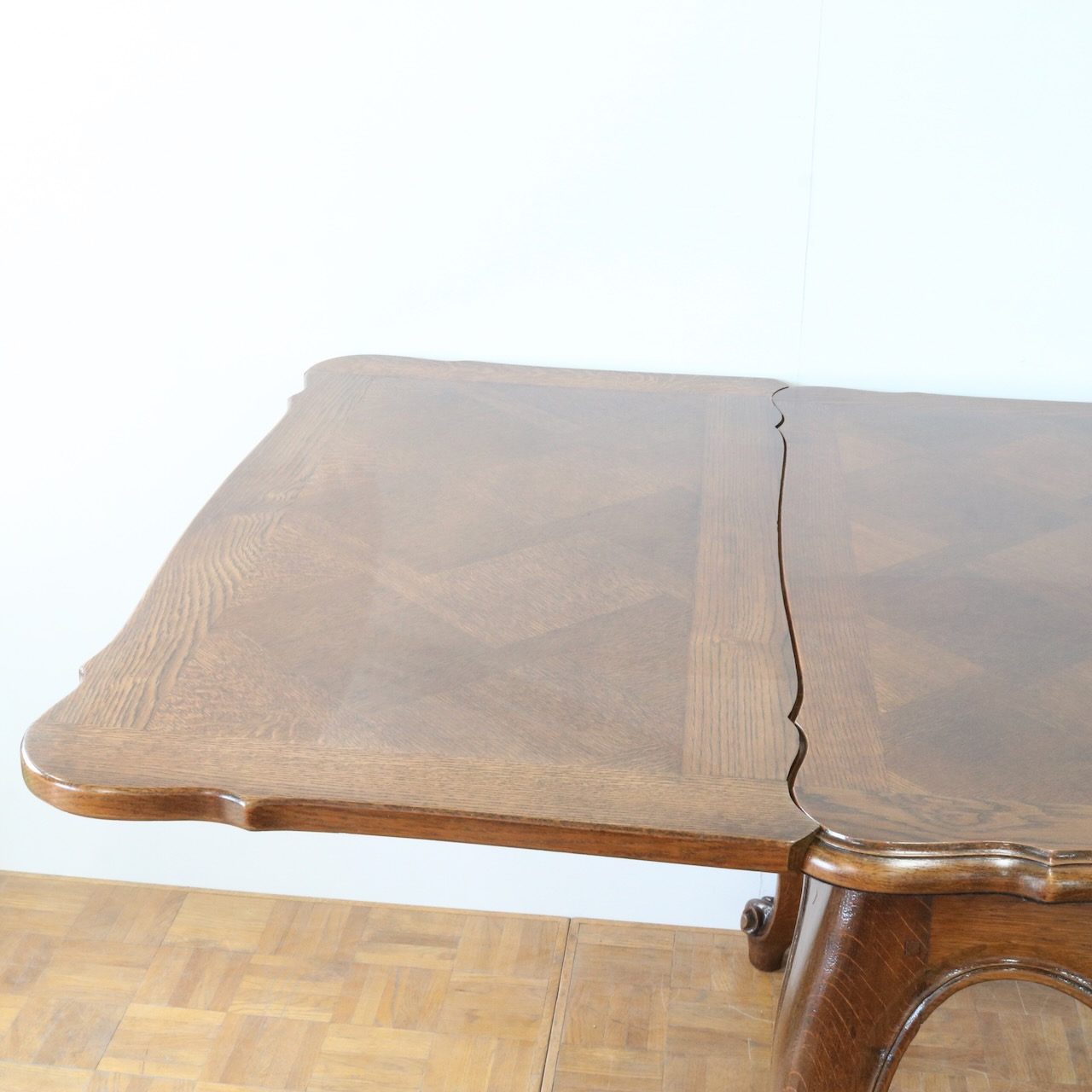 ドローリーフテーブル