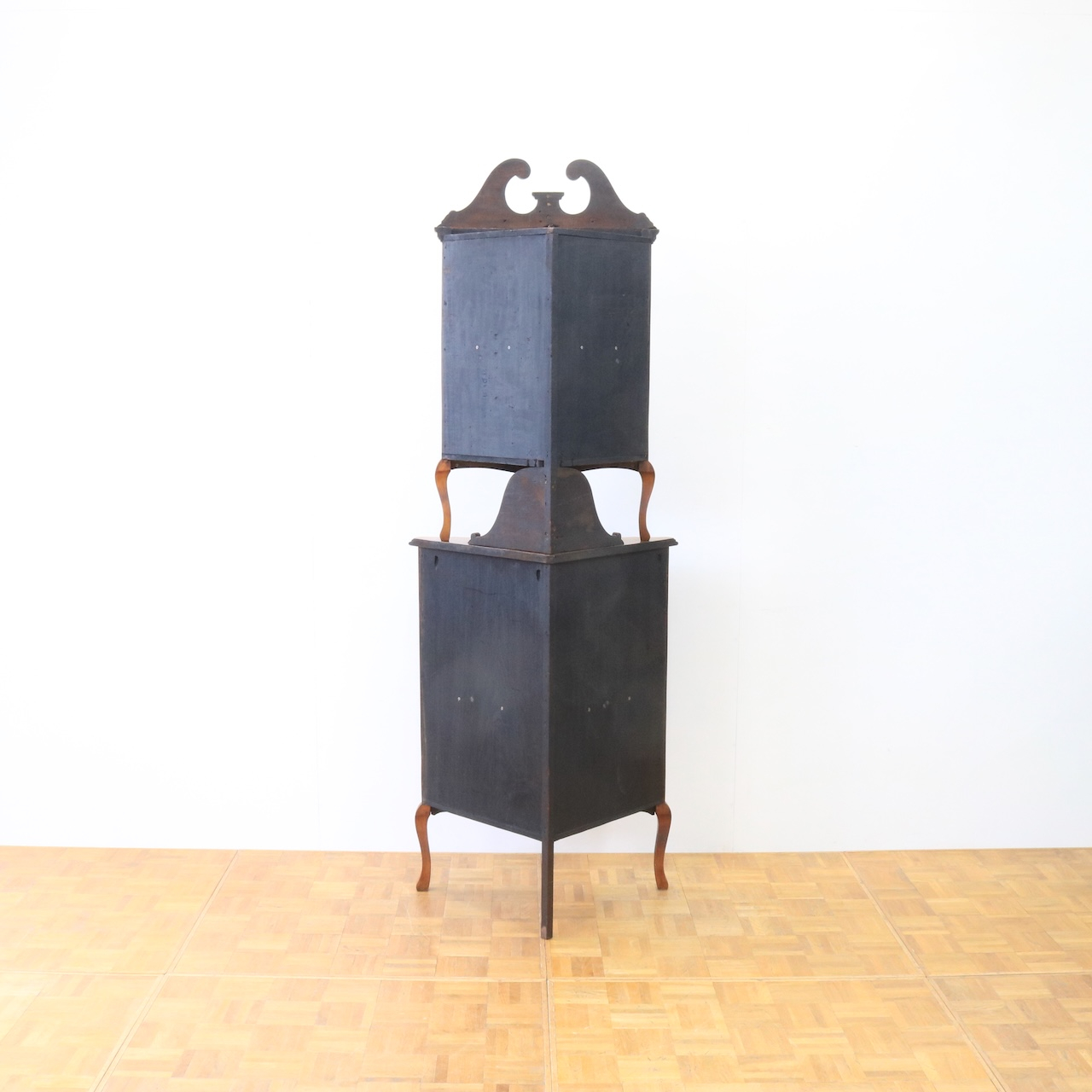 コーナーキャビネット