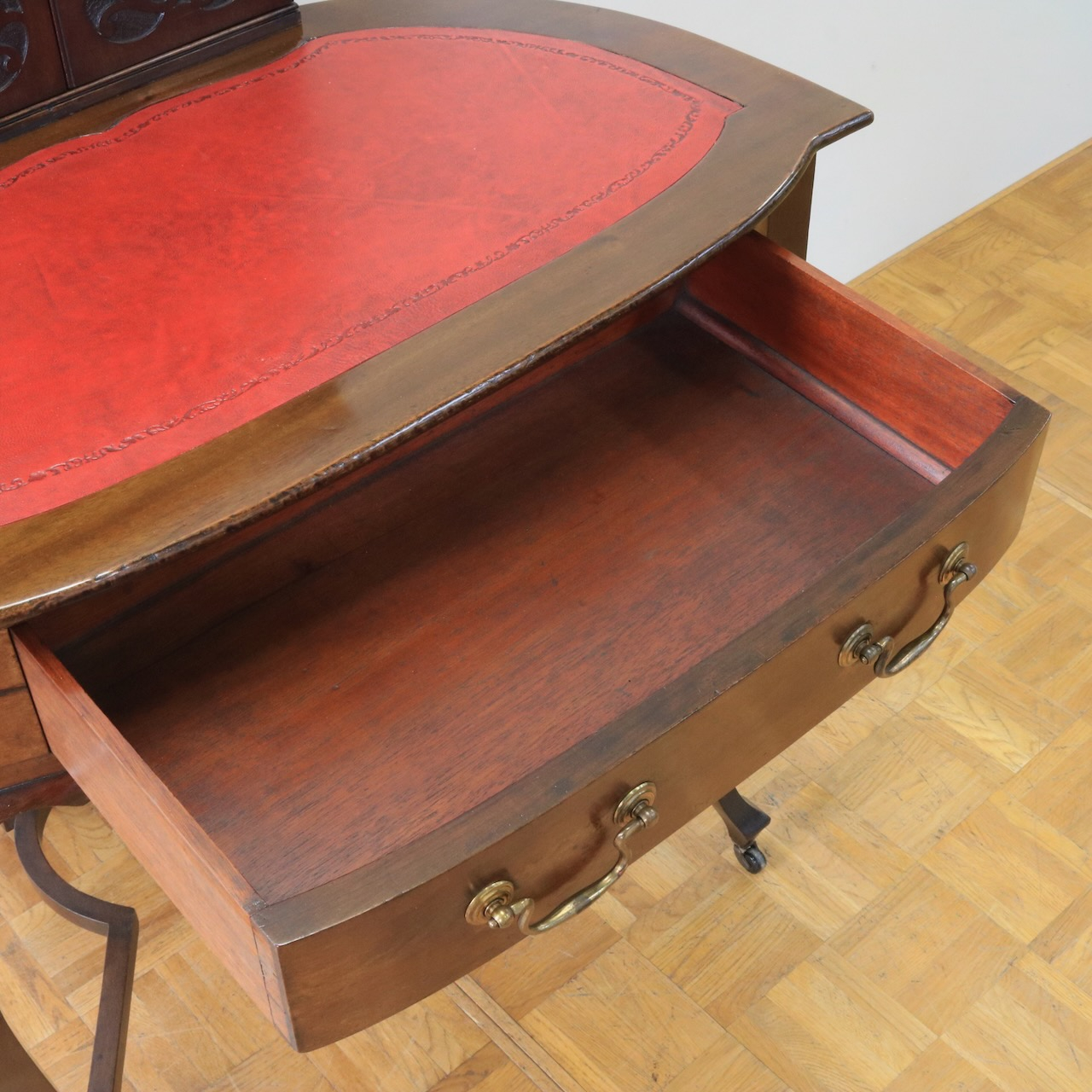 ドレッシングテーブル