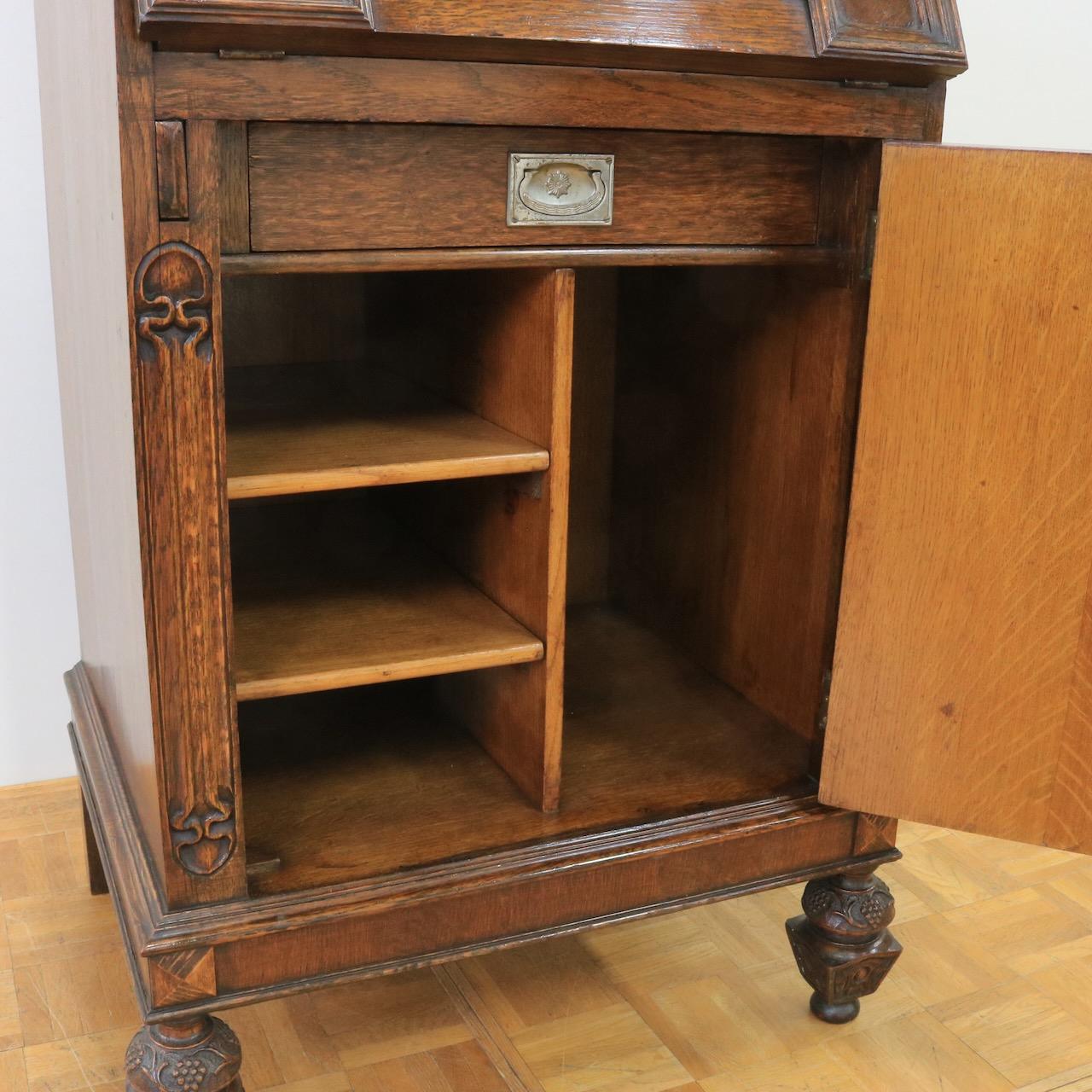 カクテルキャビネット