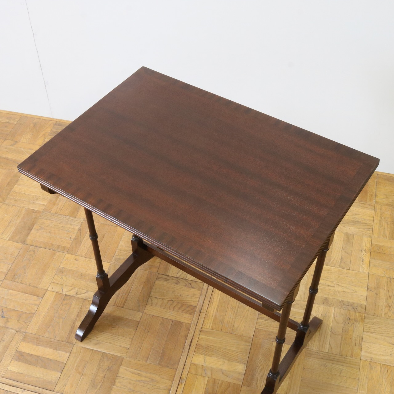 ネストテーブル